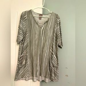 Chico's size 3- olive green, cotton top, long length w/ hip level pockets